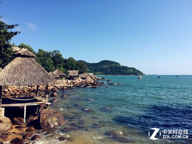 結(jié)束了會安古城之旅后，接下來是距離越南峴港市中心13公里的山茶半島。該島長15公里，最寬處5公里，最窄處1公里，最高峰696米，有原始林4370公頃。