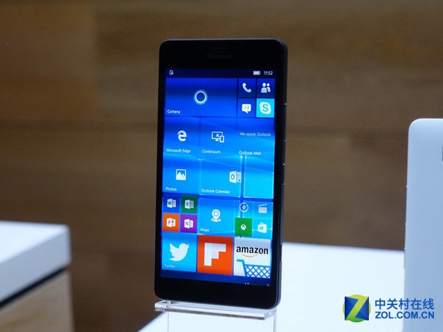 手機(jī)業(yè)務(wù)營(yíng)收下降49% 拖累微軟營(yíng)收 