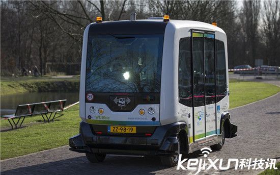 荷蘭人測試無人駕駛大巴笑哭了  車只跑了200米