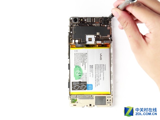 防水防塵性能優(yōu)異 vivoX6plus拆解圖賞