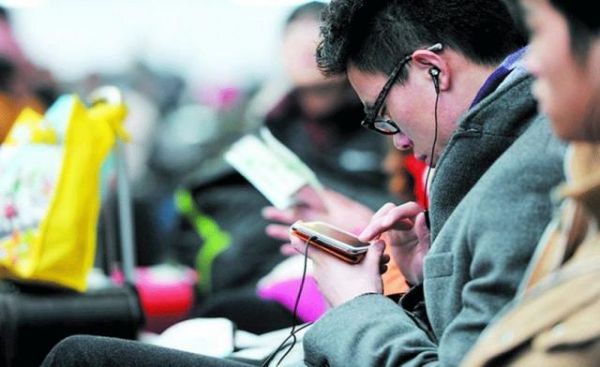 <a href=/tech/internet/ target=_blank class=infotextkey>互聯(lián)網(wǎng)</a>改造春節(jié)：短信拜年OUT了 <a href=/tags/29-0.html target=_blank class=infotextkey>微信</a>紅包正當(dāng)紅