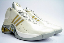 智能鞋子搶風頭：不僅能說話還能給手機充電！