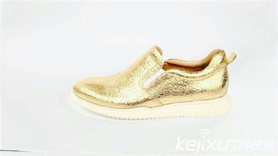 智能鞋子搶風(fēng)頭：不僅能說話還能給手機(jī)充電！