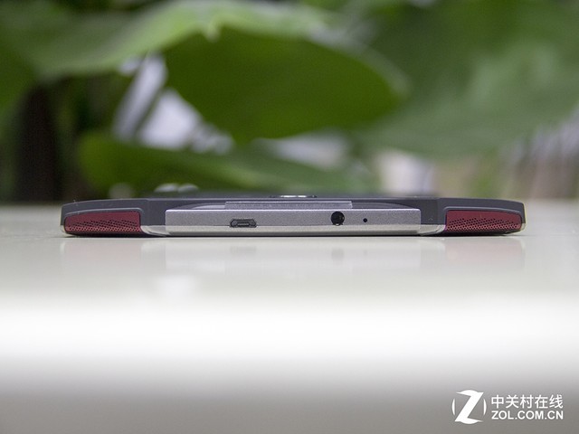 再掀游戲浪潮？掠奪者Predator 8評測 