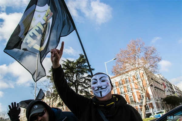 必須封殺Uber 國(guó)外出租司機(jī)堵路示威