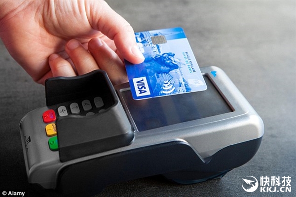 太危險(xiǎn)了！俄小偷地鐵內(nèi)用支付終端掃信用卡隔空偷錢(qián)