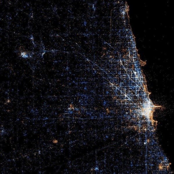 芝加哥:平心而論,除了中心商業(yè)區(qū)域白點(diǎn)集中以外,我們幾乎沒有在芝加哥看到任何社交應(yīng)用的使用規(guī)律。