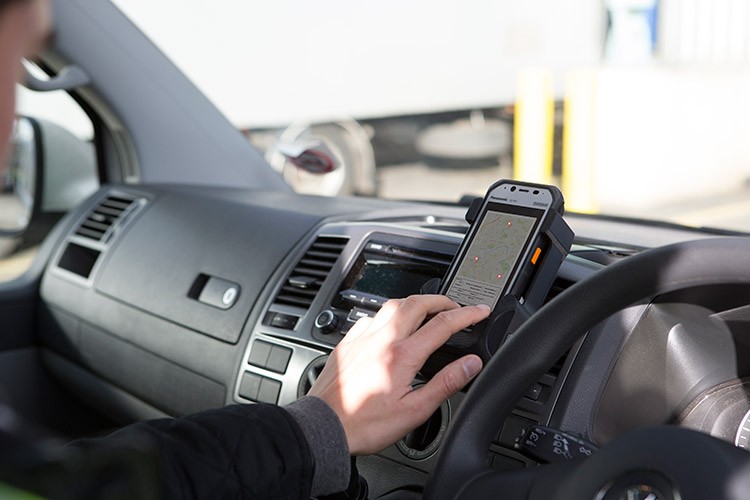 搭物聯網版Win10 松下FZ-F1手機展示