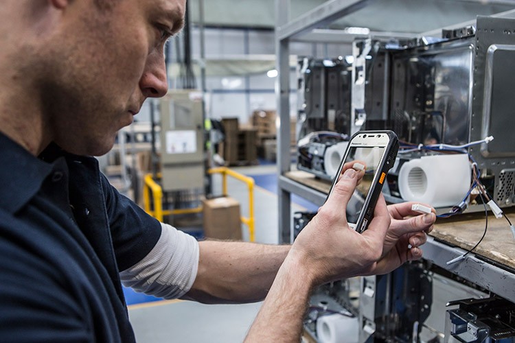 搭物聯網版Win10 松下FZ-F1手機展示