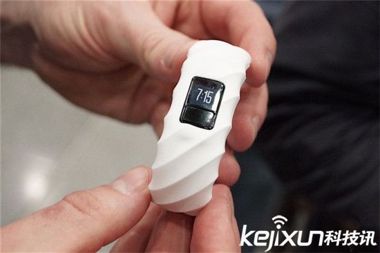 佳明發布兩款全新可穿戴健身腕帶 外觀花里胡哨