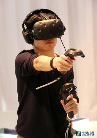 看起來很逗 HTC Vive就是這樣一個東西!