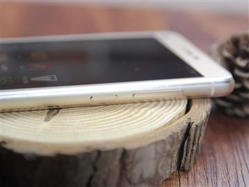 經(jīng)典升級的小米4S評測 顏值握感出色結合 