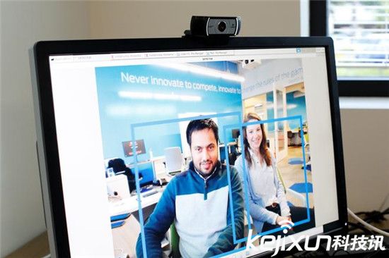 福特自動駕駛汽車秒變電影院:撩妹必備神器!