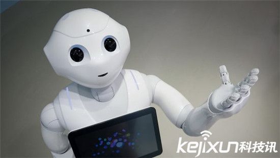 軟銀不僅投資了阿里巴巴：還開發(fā)了情感機器人Pebble