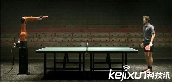 迪拜土豪真會玩:2017年機(jī)器人運(yùn)動會你們快來!