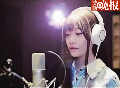 風(fēng)小箏也是一名網(wǎng)絡(luò)歌手,這是她拍攝的MV截圖