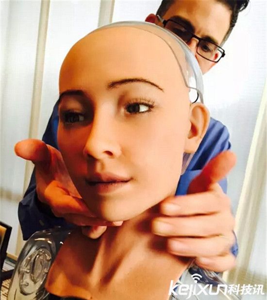 機(jī)器人宣誓要消滅人類(lèi)：我們?cè)撊绾螒?yīng)對(duì)？