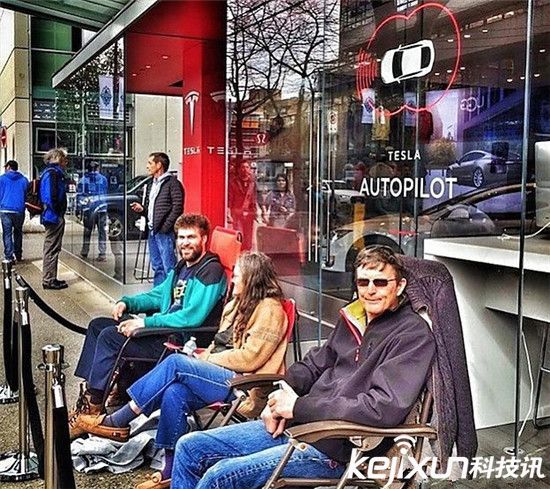 特斯拉正式發布Model 3：全球粉絲瘋了！