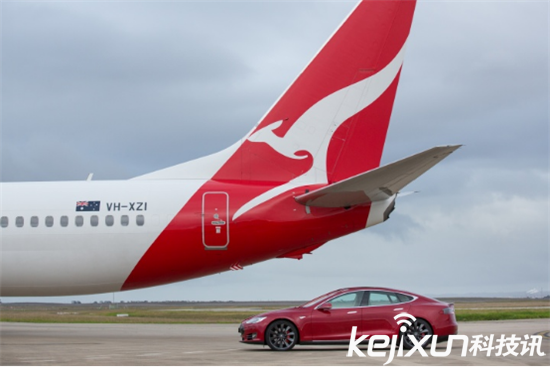 Model S公然追逐飛機(jī) 最強(qiáng)急速跑車來襲！