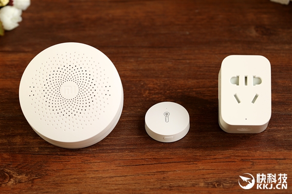 149元!小米第2代智能網(wǎng)關(guān)圖賞:高顏值麻子臉