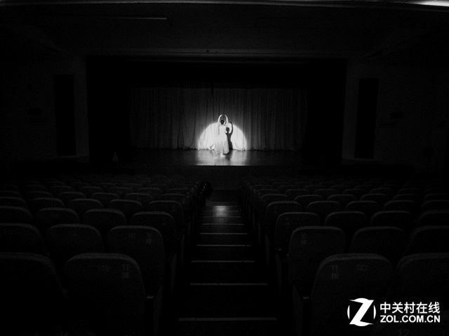 不論從vivo Xplay5拍照硬件來說，還是從啟動速度、對焦速度、拍照速度來說，甚至是從其超級抓拍、高清美顏等等超級功能來說，都是目前智能手機中效果最好的機型之一。