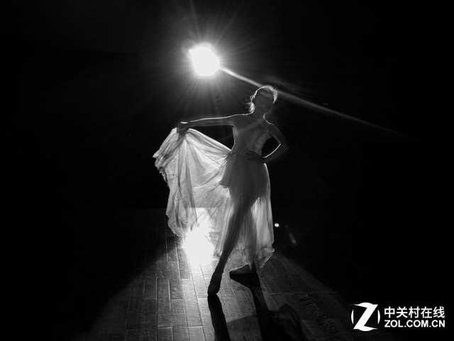 vivo Xplay5暗光拍攝挑戰(zhàn)芭蕾最美瞬間 