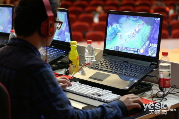 決戰紫禁之巔 雷神杯校園電競賽王者對決