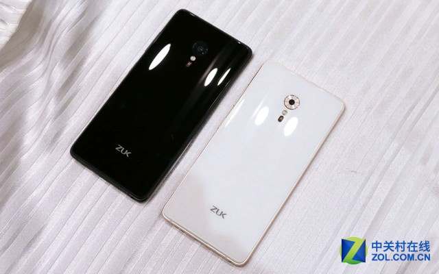 這款產(chǎn)品是全球第一個(gè)100%激發(fā)高通驍龍820芯片性能的旗艦手機(jī)，也是全球首個(gè)集成十大專業(yè)傳感器、擁有真3D玻璃機(jī)身等多項(xiàng)業(yè)內(nèi)頂尖技術(shù)的旗艦手機(jī)。