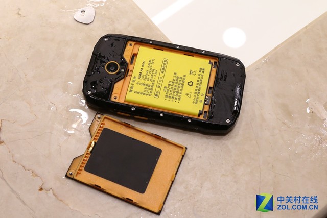 定義都市輕旅行 AGM Rio三防手機(jī)評(píng)測(cè)（待審核） 