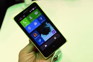 諾基亞手機(jī)為什么拼命倒閉也不用安卓系統(tǒng)？