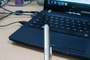 三星C5專供中國(guó)廉價(jià)機(jī)真身曝光:標(biāo)準(zhǔn)千元機(jī)