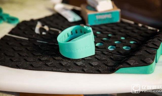 出海必備 一款可以擊退鯊魚的智能手環