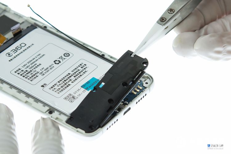 360手機F4做工如何?360手機F4拆機圖解評測