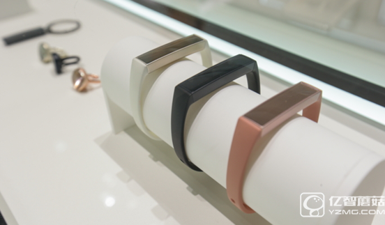 三星推新運動手環Charm 比Gear Fit更時尚