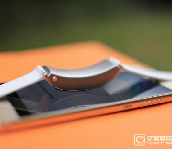 玩轉腕上時尚 3D曲面屏華為手環B3評測