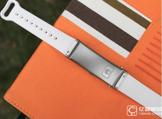 玩轉(zhuǎn)腕上時(shí)尚 3D曲面屏華為手環(huán)B3評(píng)測(cè)