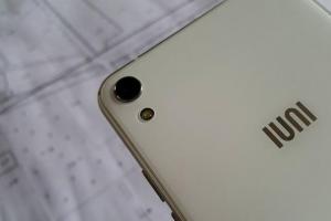 金立子品牌IUNI裁員超60% 互聯網手機再度面臨生存危機