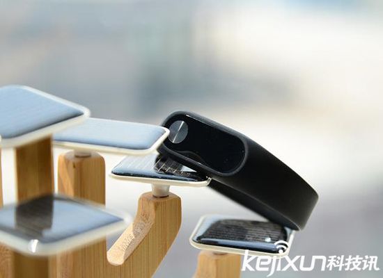 小米手環(huán)2真機(jī)先睹為快 超長待機(jī) 納尼？