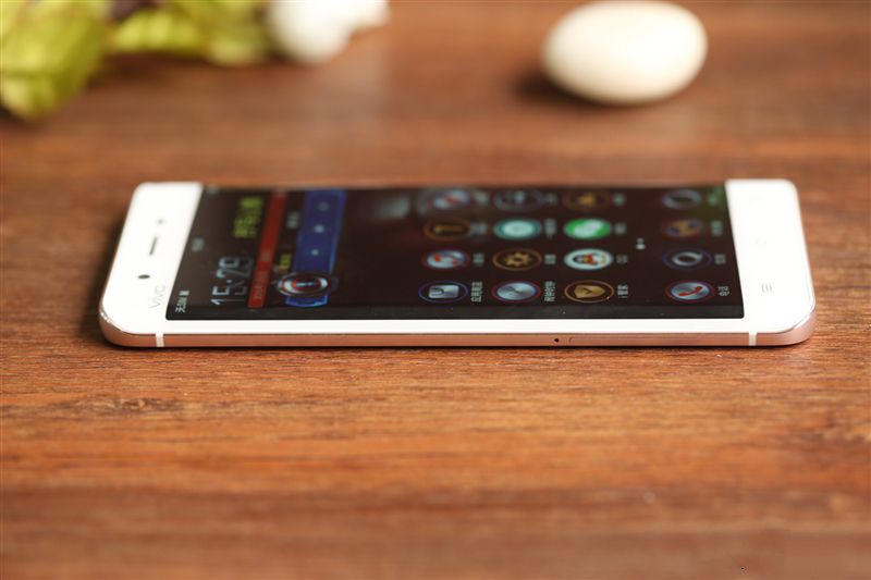 6G內(nèi)存+驍龍820+雙曲面屏!vivo Xplay5旗艦版評(píng)測(cè)