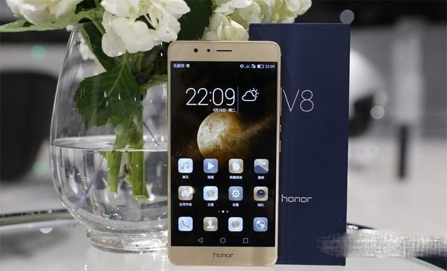 華為榮耀V8評(píng)測(cè)：全網(wǎng)通版綜合體驗(yàn)最好