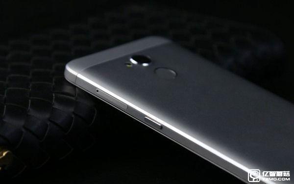 中興Blade A2和A1哪個好?中興Blade A2與A1區別對比