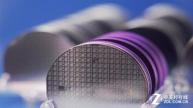 Intel改變戰略模式 摩爾定律即將終結？ 