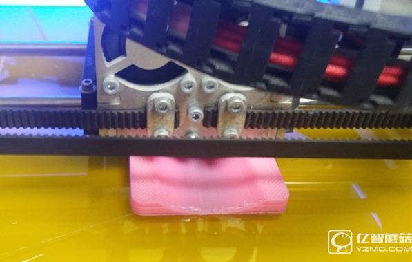 性感爆乳中國女極客SexyCyborg曬新發明：可穿戴無人機