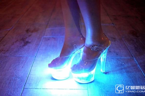 最性感爆乳中國女極客走紅：私照火辣閃瞎眼