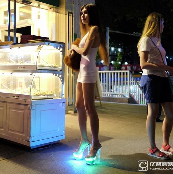 最性感爆乳中國女極客走紅：私照火辣閃瞎眼