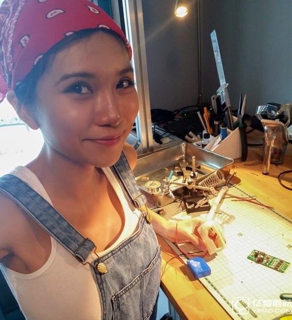 最性感爆乳中國女極客走紅：私照火辣閃瞎眼