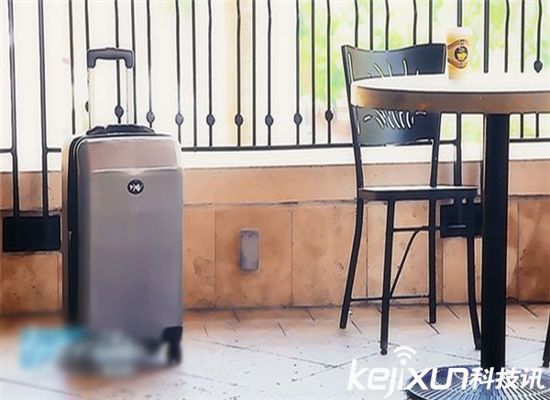 這款拉桿箱給力：自動爬樓梯功能！