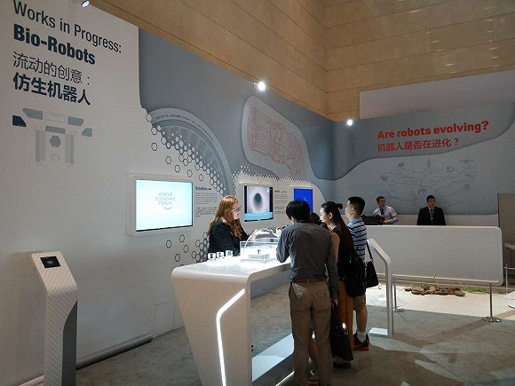 達沃斯探索區展示了多款機器人