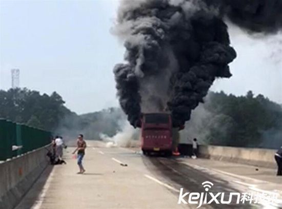 大巴起火致30人遇難 智能大巴車或許成未來首選