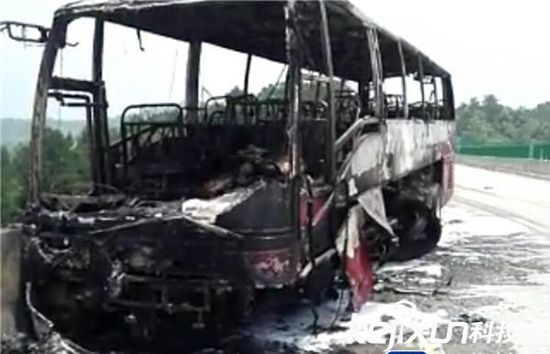 大巴起火致30人遇難 智能大巴車或許成未來首選